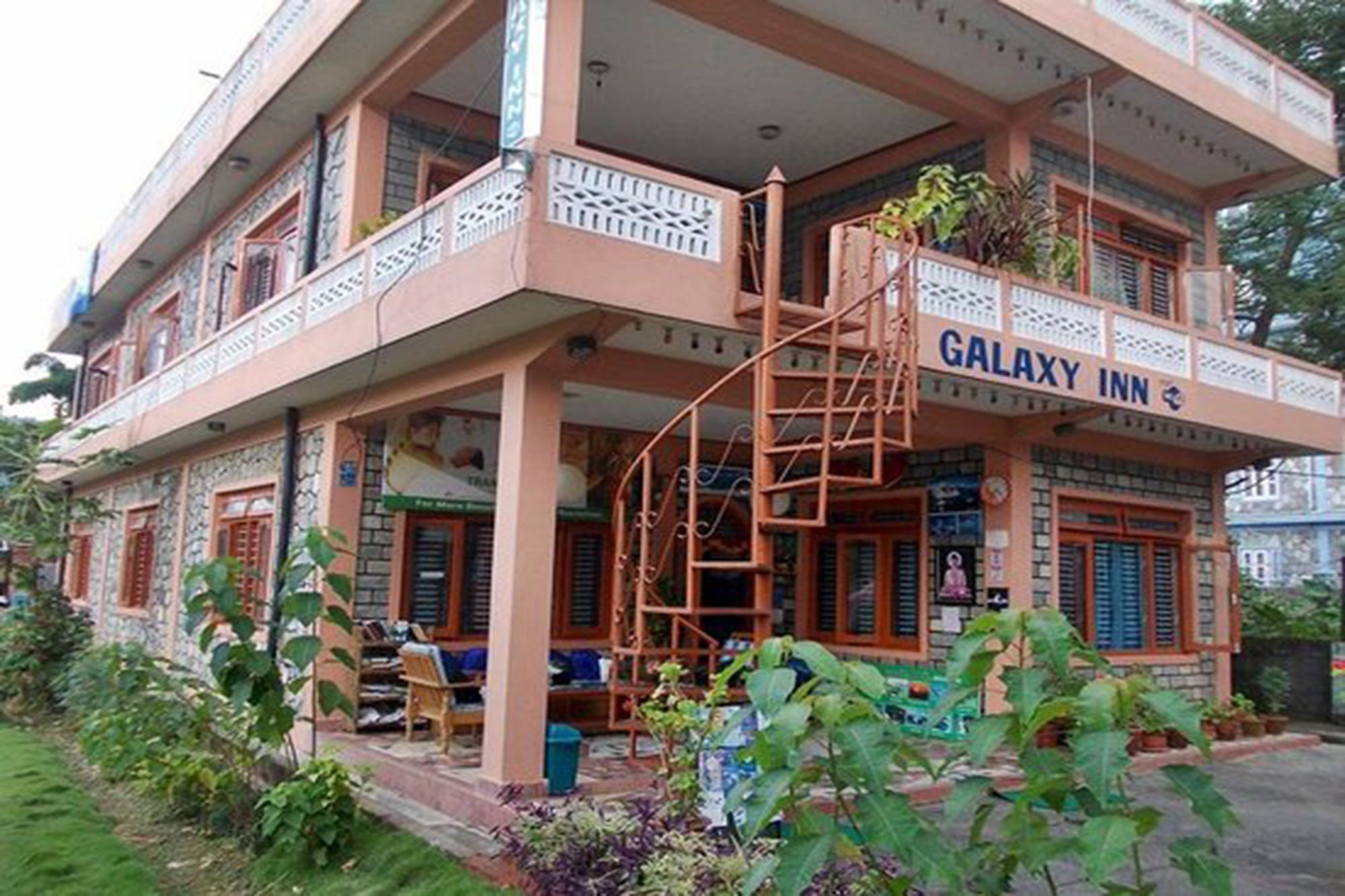 Galaxy Inn Guest House Pokhara Extérieur photo